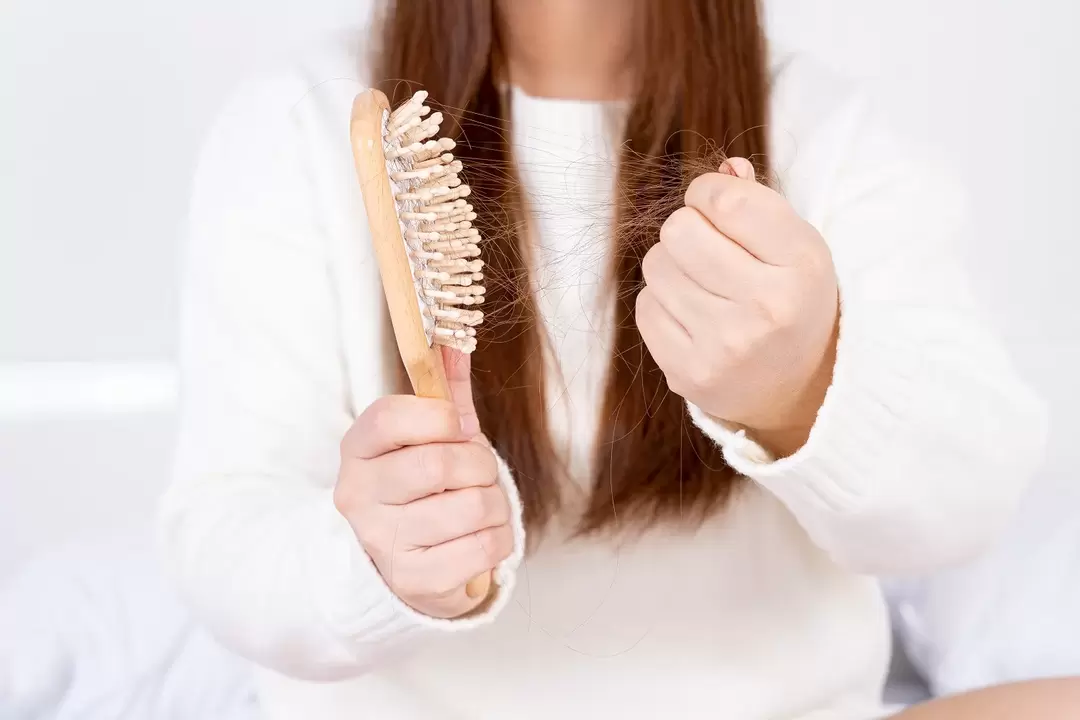 Haarausfall und Behandlung mit einem Sprühverdexedil